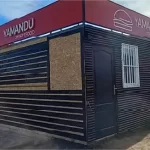 RS diseño en color rojo para la fachada de Yamandú con estilo único